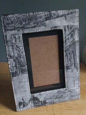 Vintage Look Cityscape Photo Frame